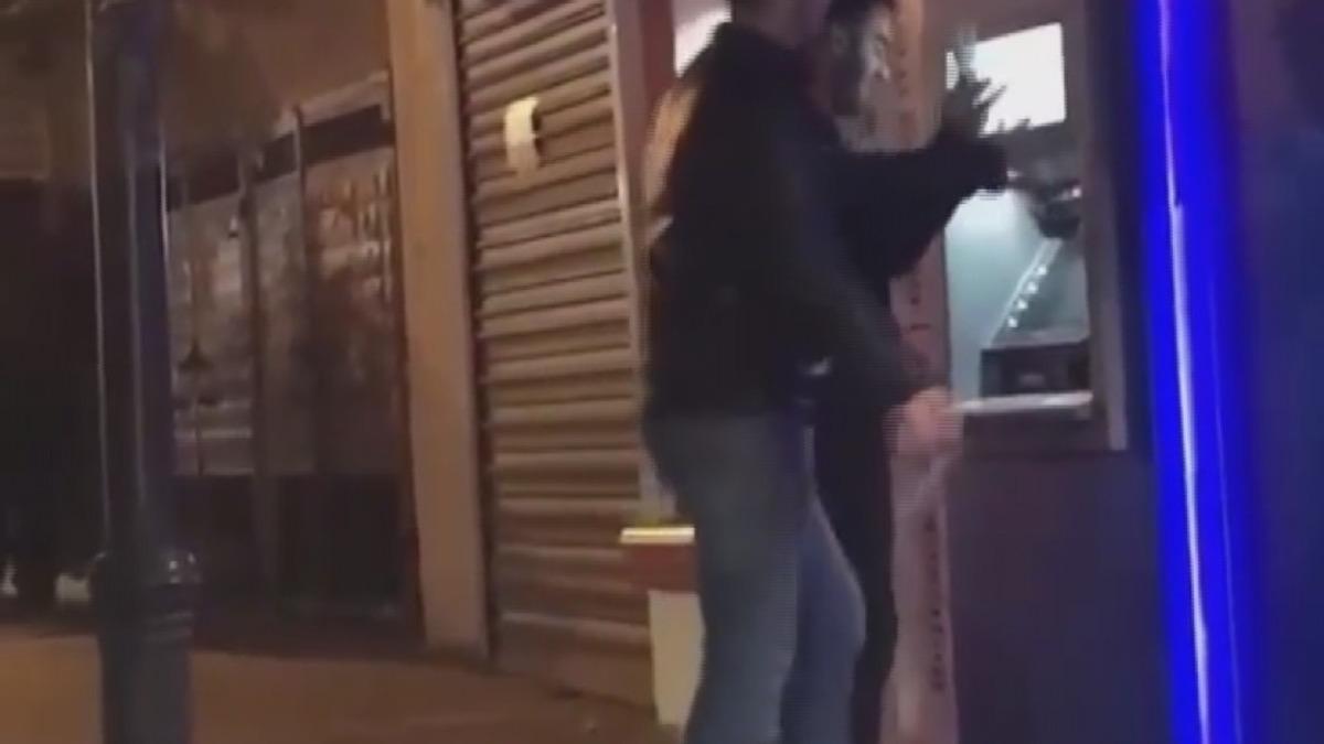 &Ccedil;aldıkları paraları ATM&rsquo;ye halay &ccedil;ekerek y&uuml;klediler