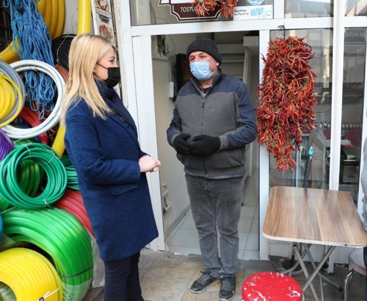 Başkanın esnaf ziyaretinde duygusal anlar yaşandı