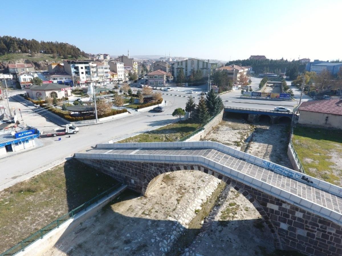 &rsquo;Koca k&ouml;pr&uuml;&rsquo; 2 bin yıllık ge&ccedil;mişiyle tarihe ışık tutuyor