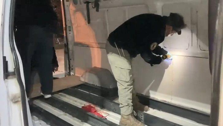 Minibüsün zeminini sökünce gerçek ortaya çıktı G1