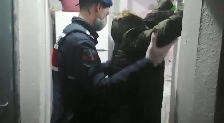 Yakalandıklarını anlayan uyuşturucu tacirleri sobada uyuşturucuyu yakmaya kalktı G1