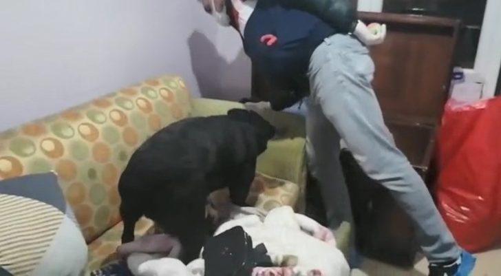 Yakalandıklarını anlayan uyuşturucu tacirleri sobada uyuşturucuyu yakmaya kalktı G4