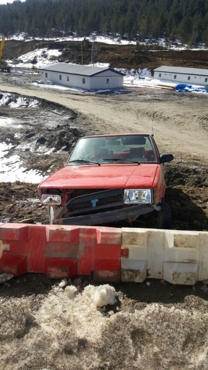 Yol şantiyesinde servis şoförlüğü yapan sürücü hayatını kaybetti G3