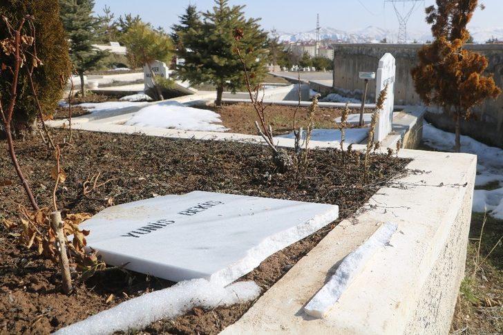 Onlarca mezar taşını tahrip etti, nedenini kimse anlamadı G5