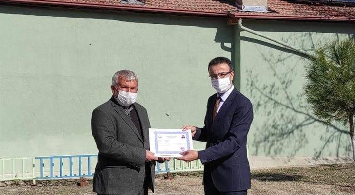 Kaymakam Akpay’dan 46 yıllık öğretmene başarı belgesi G2