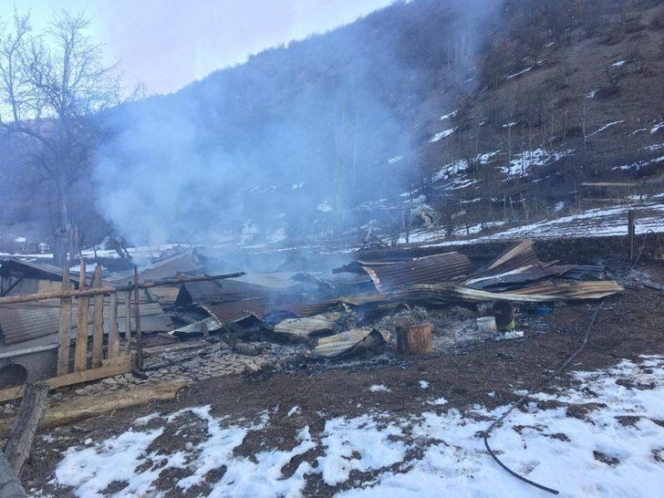 Ahırda çıkan yangında 18 büyükbaş hayvan telef oldu G3