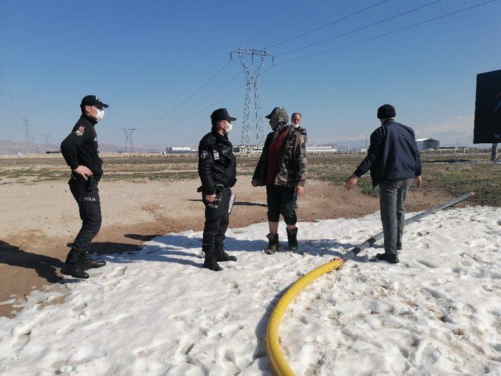 Su dolu menfezden geçen 7 koyun boğularak telef oldu G3