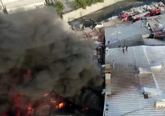 Geri dönüşüm tesisinde yangın: Dumanlar gökyüzünü kapladı 1