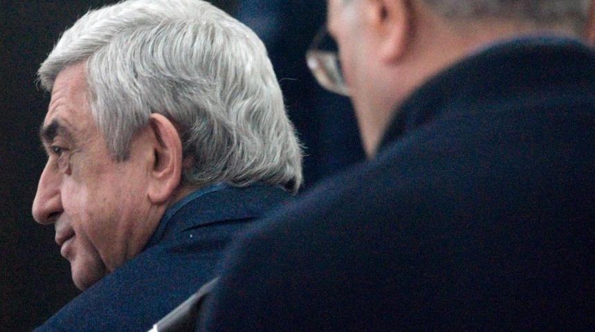 Ermenistan Cumhurbaşkanı Sarkisyan, Genelkurmay Başkanı'nı görevden almayı reddetti