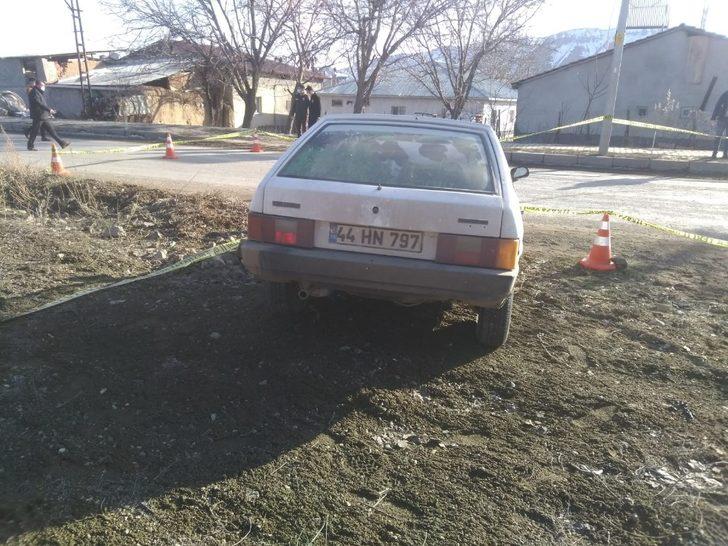 Motosiklet otomobil ile çarpıştı: 1 ölü G2