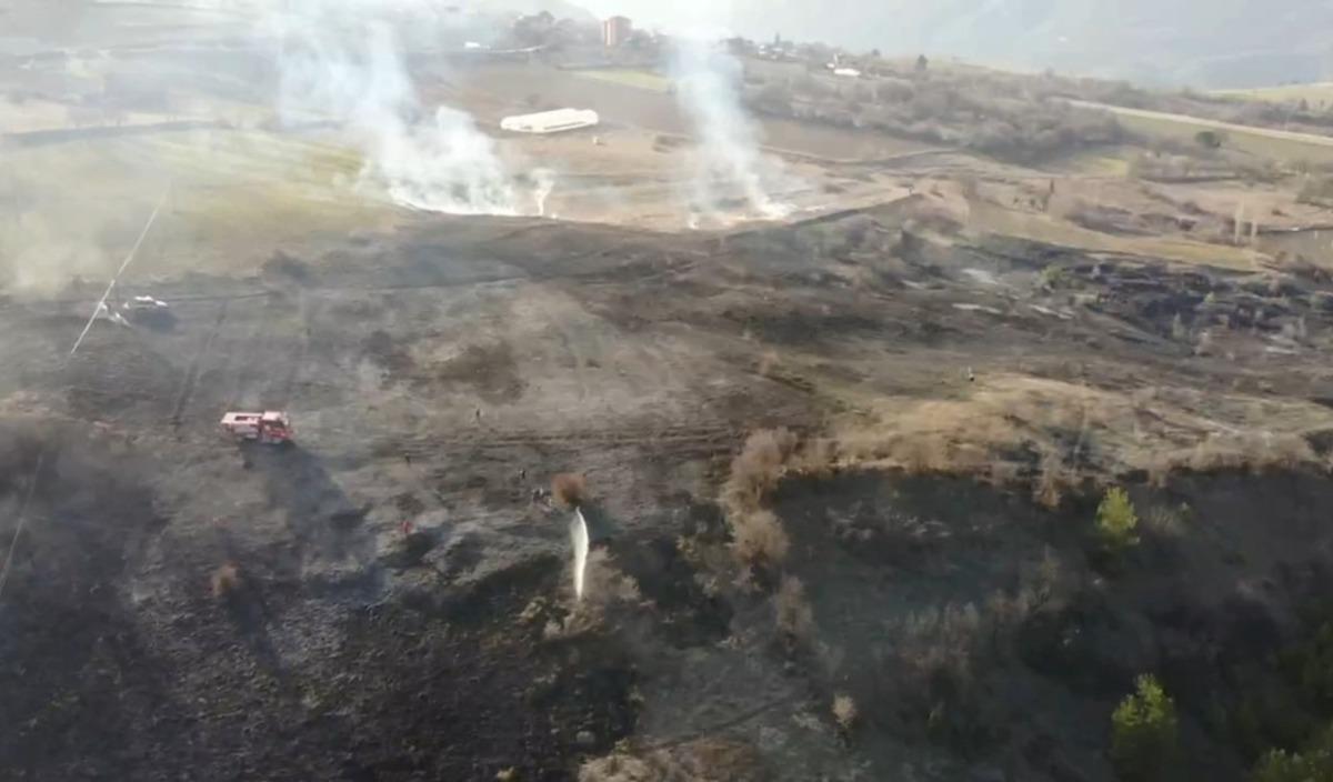 Karab&uuml;k&rsquo;te anız yangını: 30 d&ouml;n&uuml;m alan zarar g&ouml;rd&uuml;