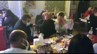 Pavyona çevrilen 2 kafeye yapılan baskında 40 kişi yakalandı