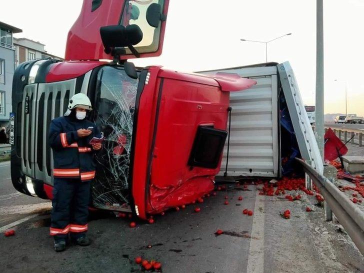 Sebze yüklü tır devrildi: 1 yaralı G1
