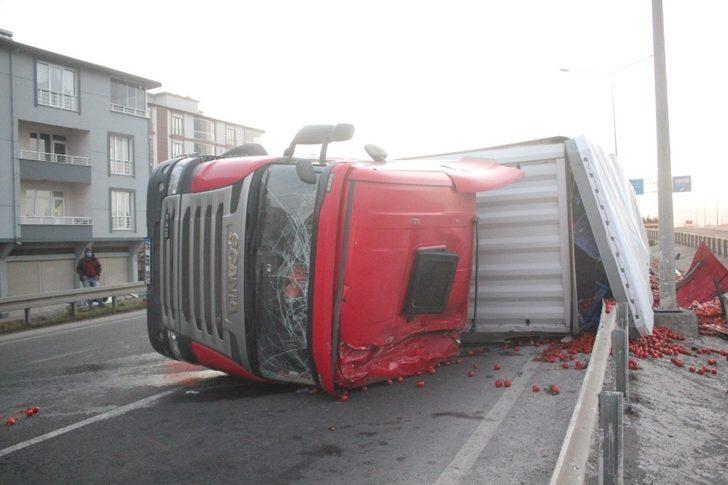 Sebze yüklü tır devrildi: 1 yaralı G3