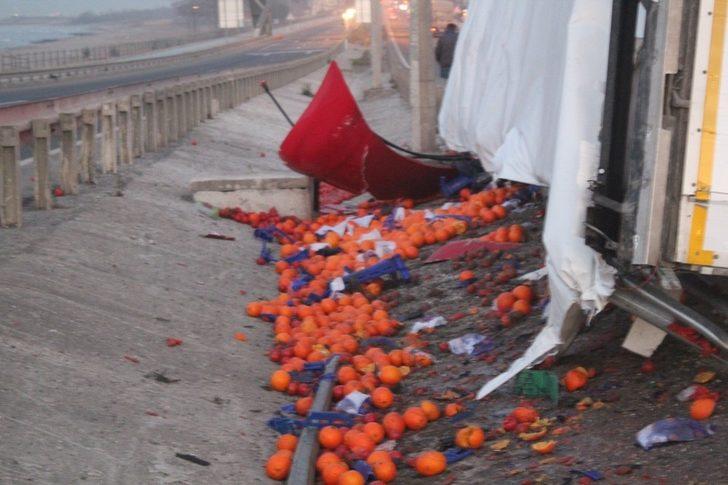 Sebze yüklü tır devrildi: 1 yaralı G4