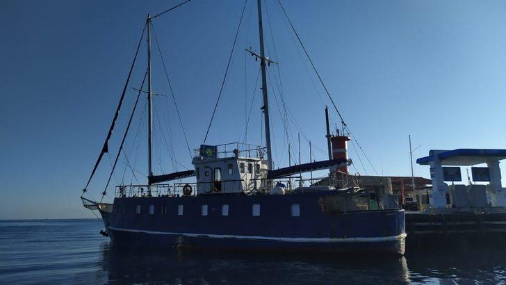 İstihbarat MİT’ten operasyon jandarmadan: Kamyonlardan 35’i çocuk 176 düzensiz göçmen çıktı G1