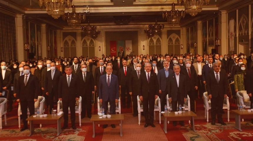 Necmettin Erbakan &ouml;l&uuml;m&uuml;n&uuml;n 10'uncu yılında anıldı, t&ouml;rene siyasi partilerin liderleri de katıldı
