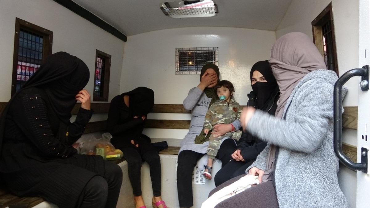 (&Ouml;ZEL) Taksim Meydanı&rsquo;nda sokağa &ccedil;ıkma kısıtlamasına aldırmadan dilencilik