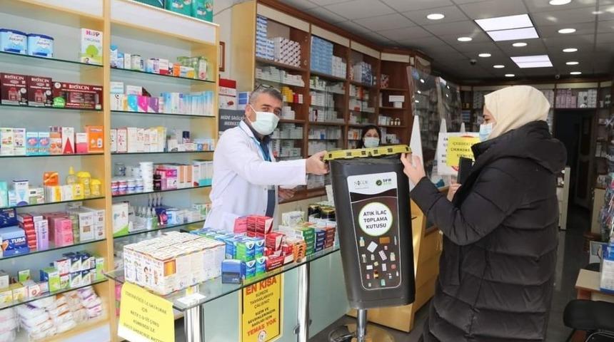 Niğde Belediyesi Eczanelere Atık İla&ccedil; Toplama Kutusu Dağıttı