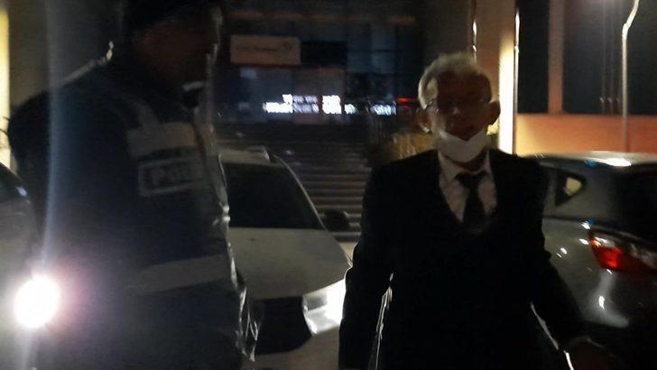 (Özel) Alkollü sürücü aracını bağlatmamak için kaputa oturup polislere direndi G2