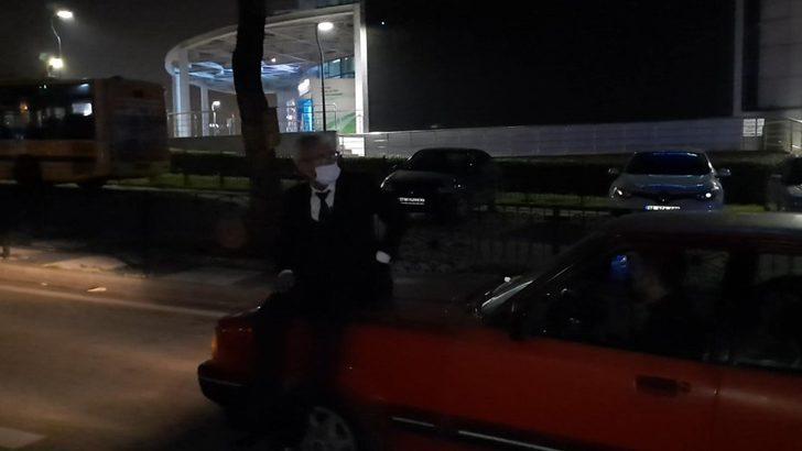 (Özel) Alkollü sürücü aracını bağlatmamak için kaputa oturup polislere direndi G4