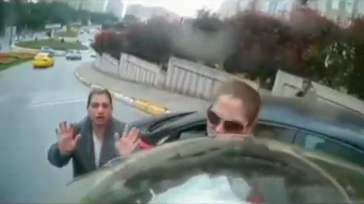 (&Ouml;zel) Oyunu ortaya &ccedil;ıkan dolandırıcı kadından, vatandaşa tehdit: &ldquo;Polise, tacizci olduğunu s&ouml;yleyeceğim&rdquo;
