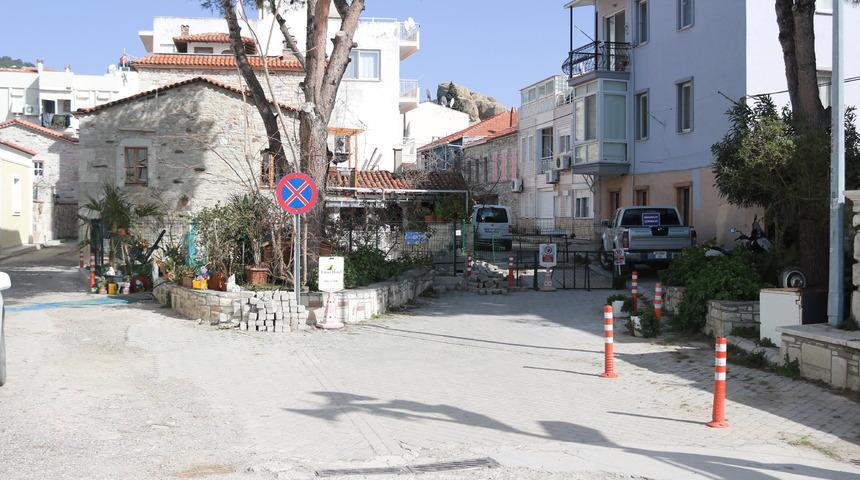 Dedesine ait olduğunu tesadüfen öğrendiği yolu trafiğe kapattı