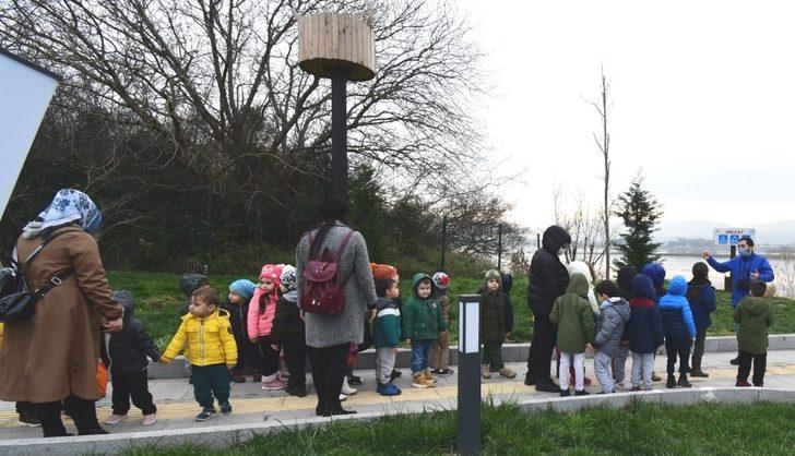 Minik öğrenciler kuşları inceledi G3