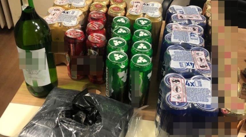 Kısıtlamada içki satarken yakalandılar