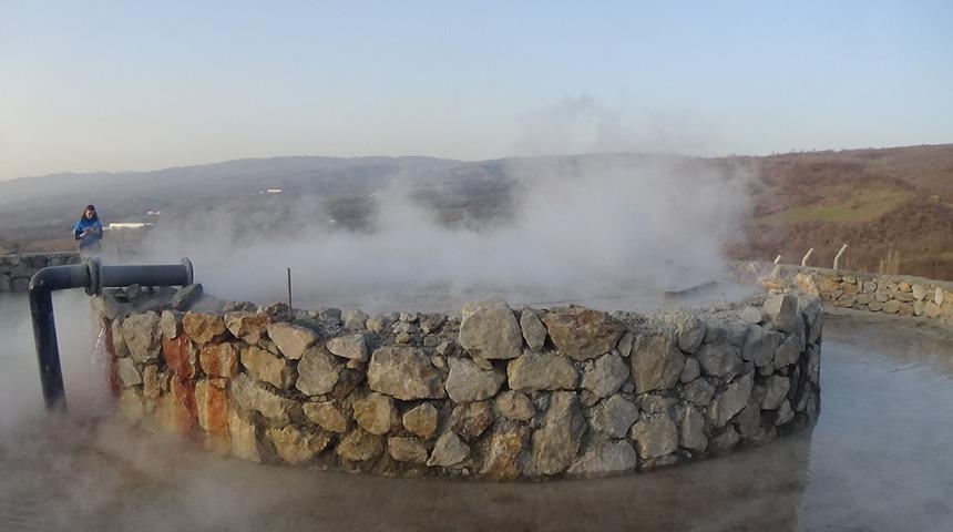 Bursa'da termal havuz soğuk havayı unutturuyor