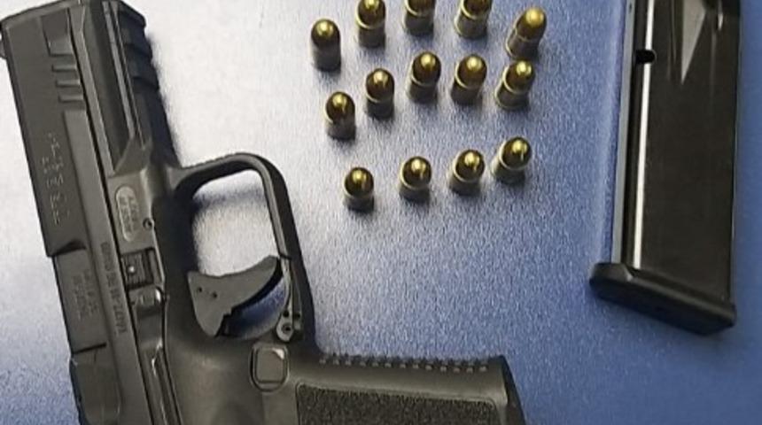 Polisten ka&ccedil;an ş&uuml;pheli kovalamaca sonucu yakalandı