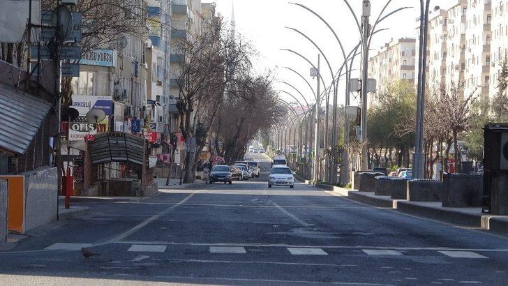 Diyarbakır’da kısıtlama sessizliği: Vatandaşlar evlerine çekildi, kent hayalet şehre döndü G2