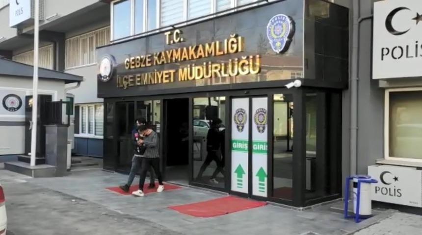 ’Polisim’ dedi, 210 bin TL dolandırdı