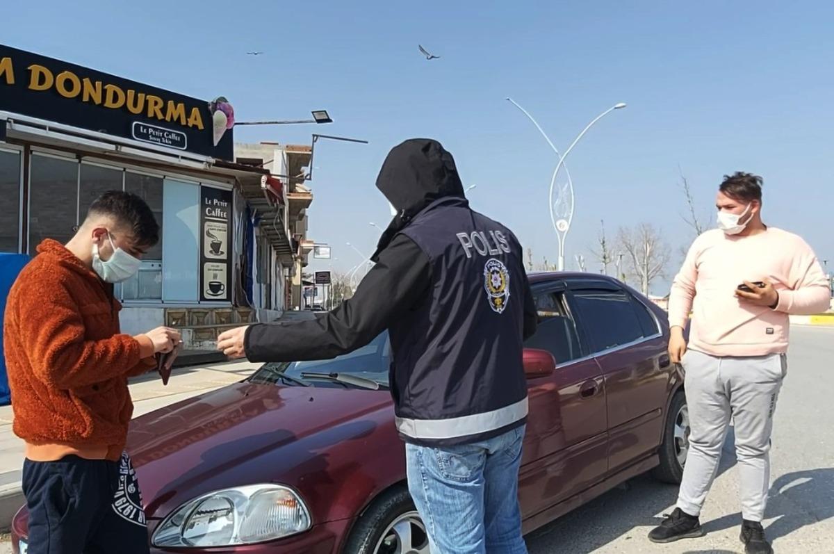Y&uuml;r&uuml;yerek gitmeleri gereken fırına ara&ccedil;la giden 2 arkadaş cezadan ka&ccedil;amadı