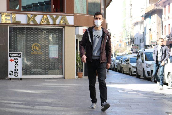 İşsiz genç ATM’de bulduğu parayı banka yetkililerine teslim etti G5