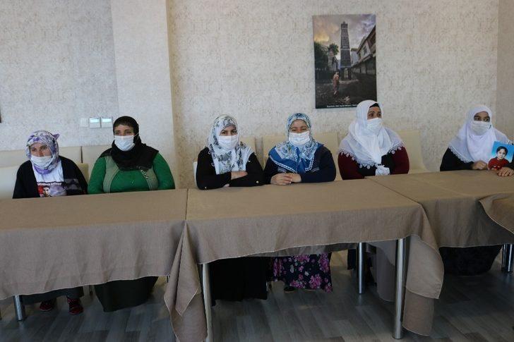 Evlat nöbetindeki aileler, çocuklarına geri dönmeleri çağrısında bulundu G3