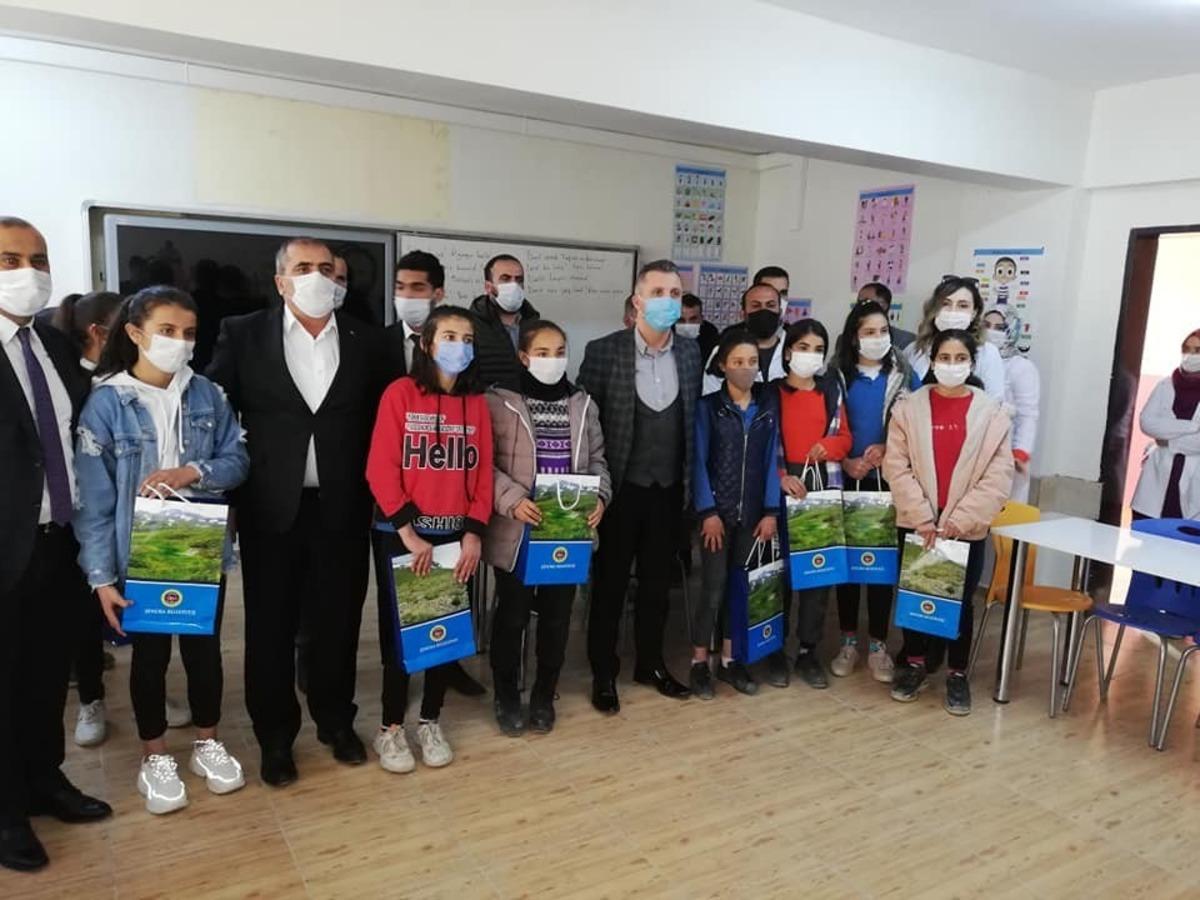 Şenoba Belde Belediye Başkanı Babat&rsquo;tan eğitime tam destek