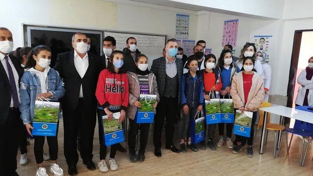 Şenoba Belde Belediye Başkanı Babat’tan eğitime tam destek