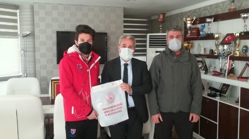 Taşkesenligil, Akal&rsquo;a başarı diledi