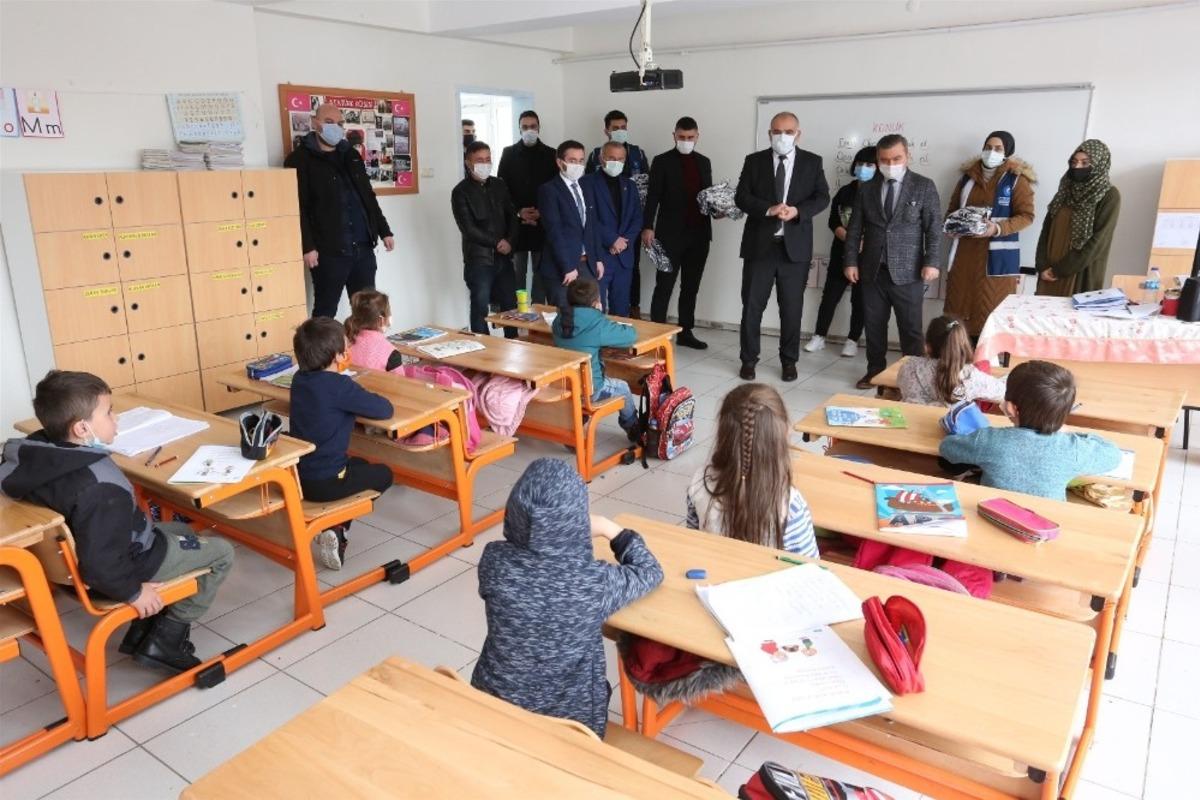 Başkan Sandık&ccedil;ı &ouml;ğrencilerin sevincine ortak oldu