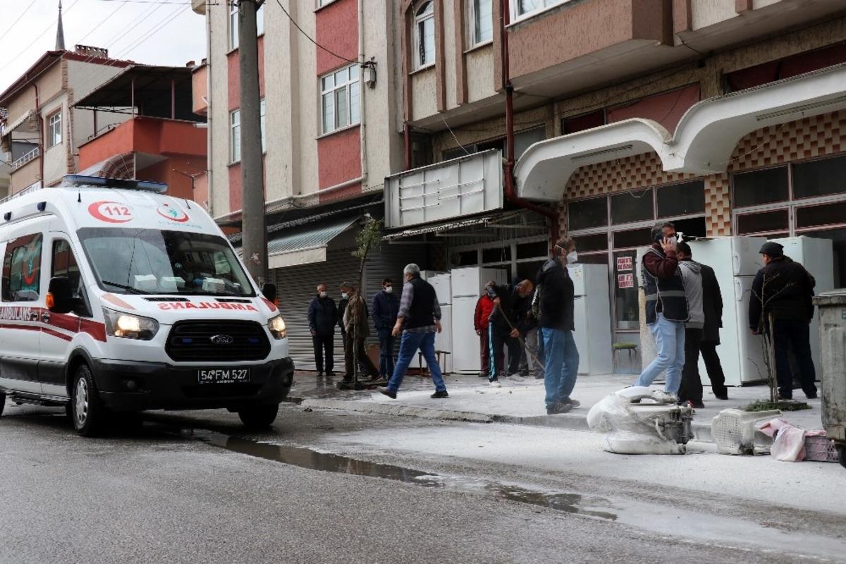 İkinci el d&uuml;kkanında korkutan yangın: 1 yaralı