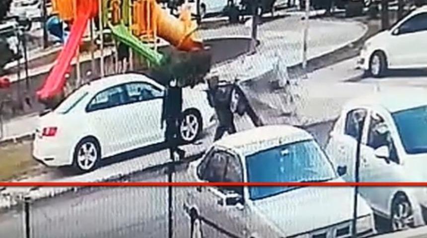 El arabalı hırsızlar güvenlik kamerasında