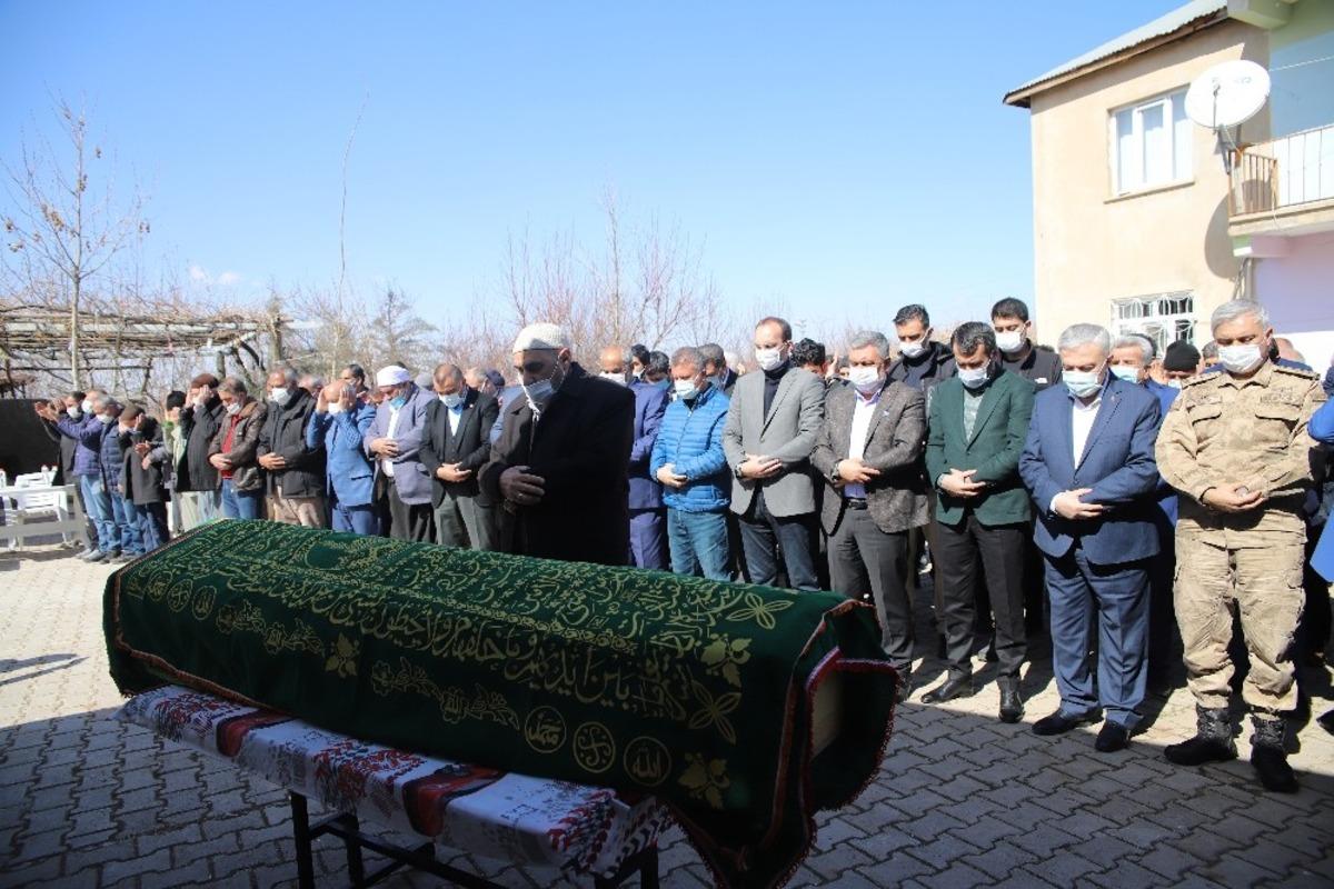 B&uuml;kardi Belediye Başkanı A&ccedil;maz son yolculuğuna uğurlandı