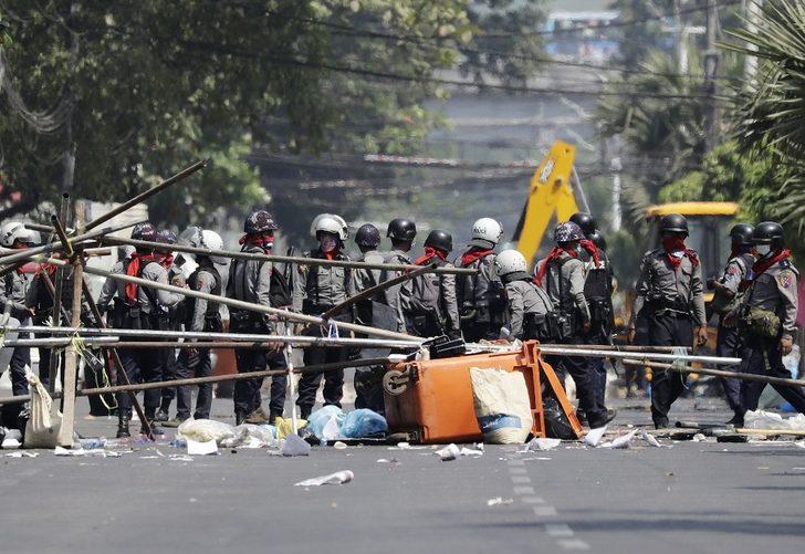Myanmar’daki protestolarda 6 kişi öldü G3