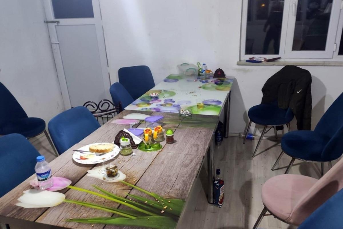 Kısıtlama g&uuml;n&uuml;nde alkoll&uuml; eğlence yapan şahıslara 20 bin lira ceza