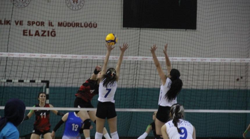 Voleybol 2. Lig: Elazığ Belediyesi Voleybol: 3 - Van B&uuml;y&uuml;kşehir Belediye Gen&ccedil;likspor: 2