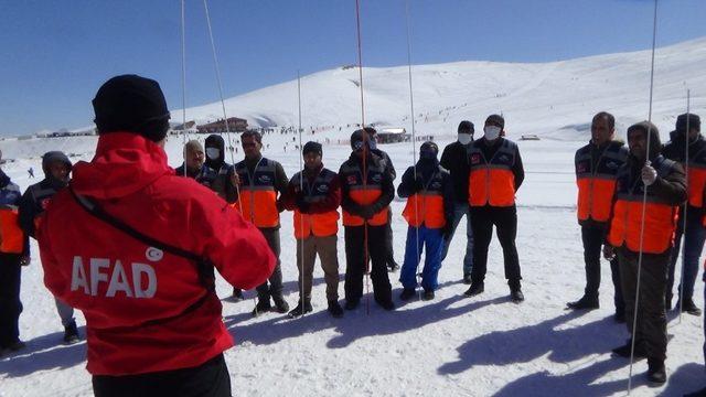 Hakkari’de çığ tatbikatı