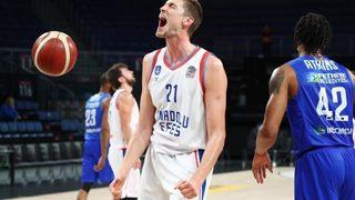 Anadolu Efes'ten ligde 22'de 22!