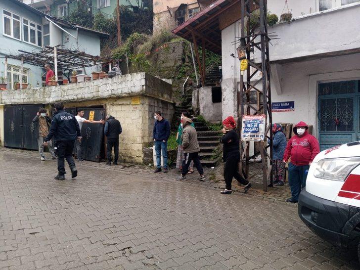 Freni patlayan motosiklet evin garajına çarparak durabildi G1