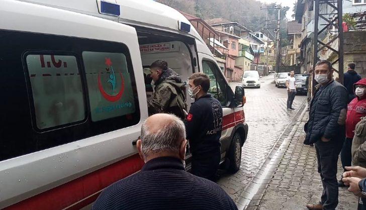 Freni patlayan motosiklet evin garajına çarparak durabildi G3